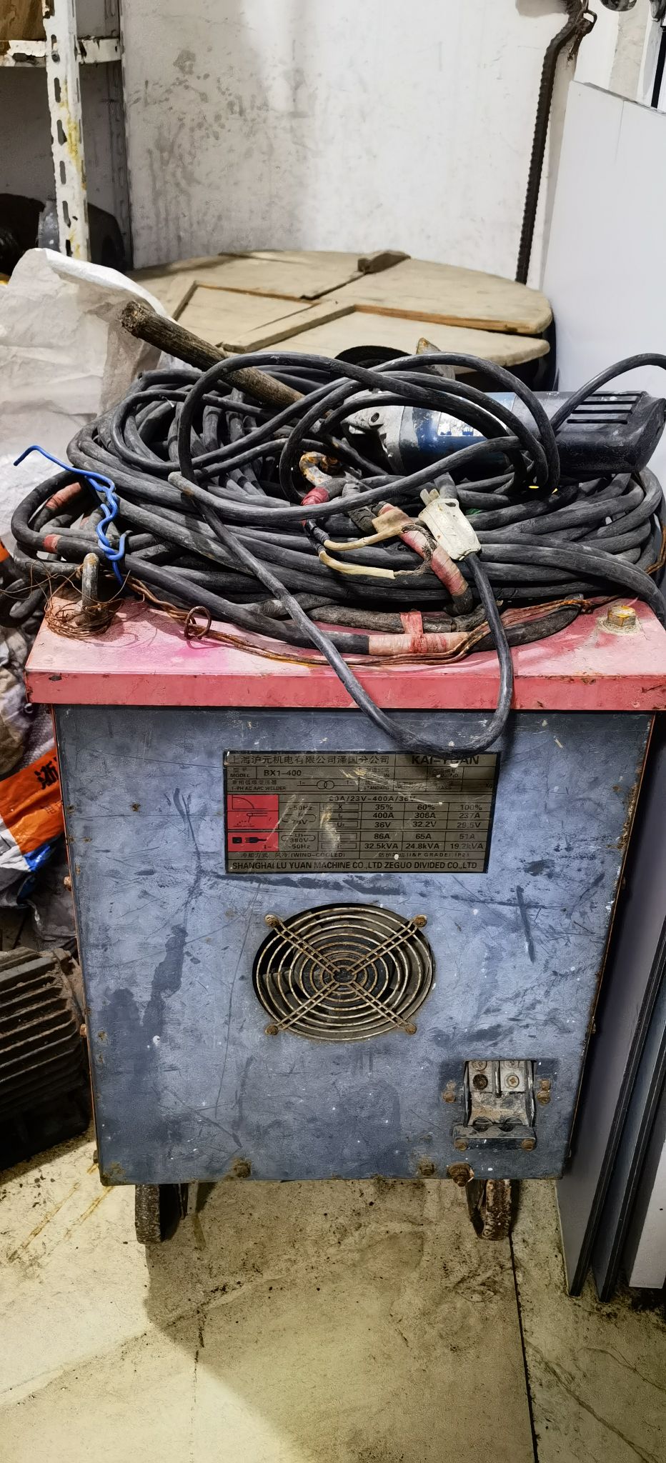 閑置工業(yè)級(jí)電焊機(jī)轉(zhuǎn)讓 專(zhuān)業(yè)設(shè)備，物超所值